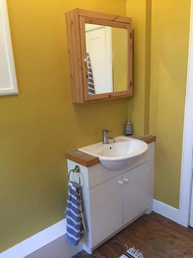 2 Bedroom Modern Apartment In Central Edinburgh 0*,