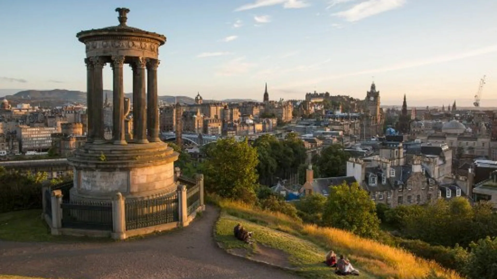 2 Bedroom Modern Apartment In Central Edinburgh
