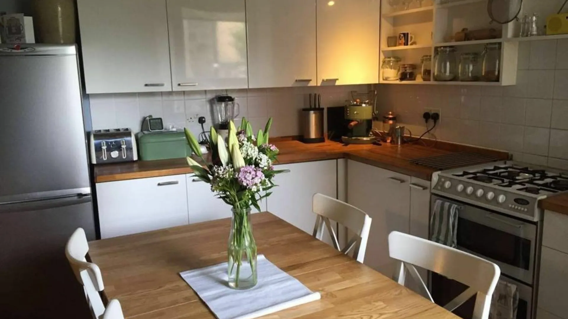 2 Bedroom Modern Apartment In Central Edinburgh